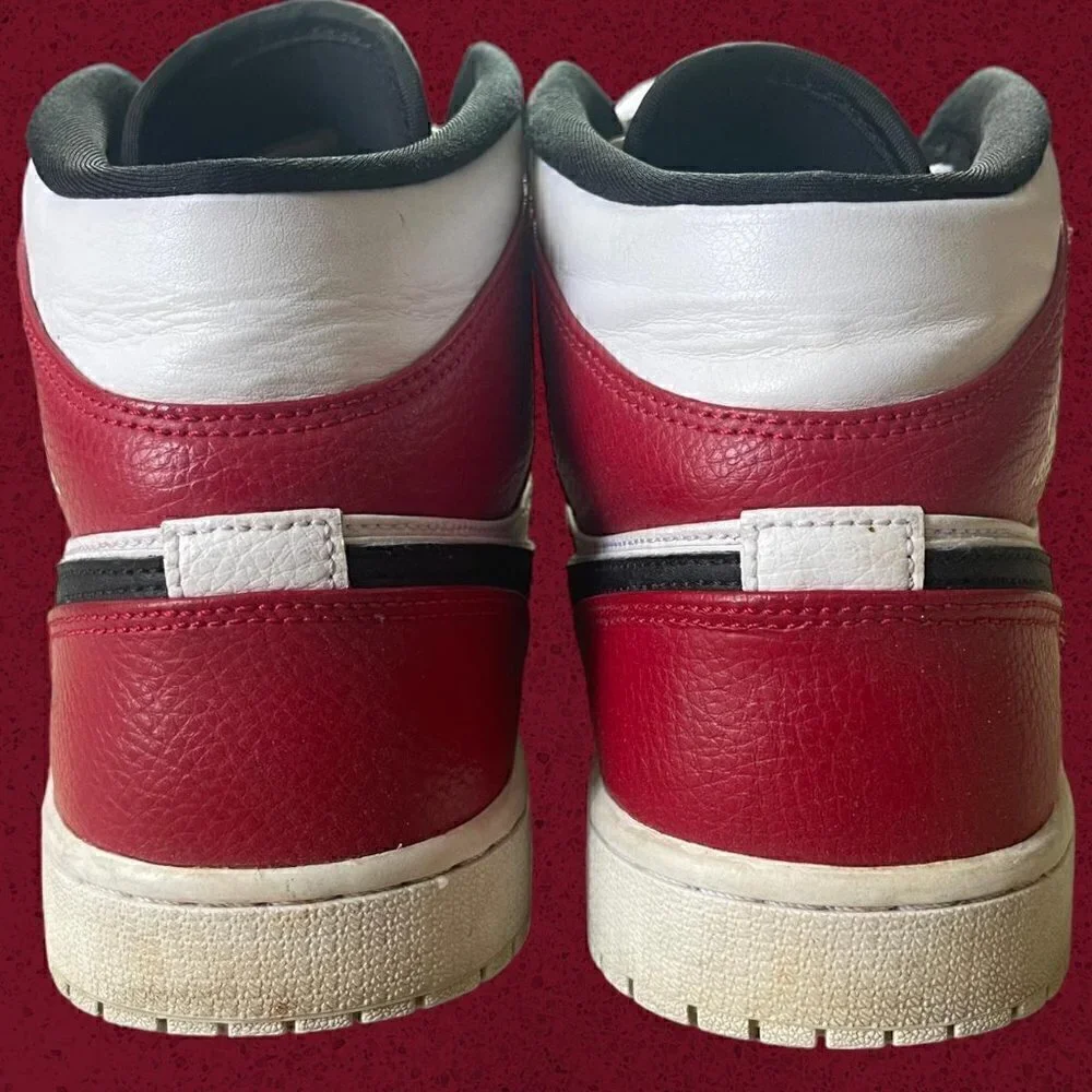 Jordan 1 Chicago bred shoes